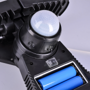 Solight LED solárne svetlo so senzorom, 8W, 600lm, Li-on, čierna