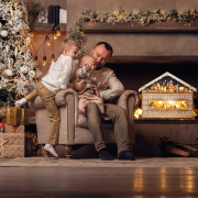 Solight LED adventný kalendár - horská chata,  10x LED, 50x40cm, 2x AA